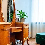 Aparthotel & Travel W Centrum Lodzi - Piotrkowska - Klimatyzacja - Parking - Manufaktura - Off Piotrkowska - Ec1 - Atlas Arena - Orientarium - Monopolis 3*