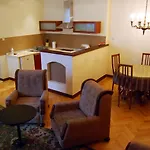 Aparthotel & Travel W Centrum Lodzi - Piotrkowska - Klimatyzacja - Parking - Manufaktura - Off Piotrkowska - Ec1 - Atlas Arena - Orientarium - Monopolis 3*