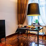 아파트호텔 & Travel W Centrum Lodzi - Piotrkowska - Klimatyzacja - Parking - Manufaktura - Off Piotrkowska - Ec1 - Atlas Arena - Orientarium - Monopolis 3*