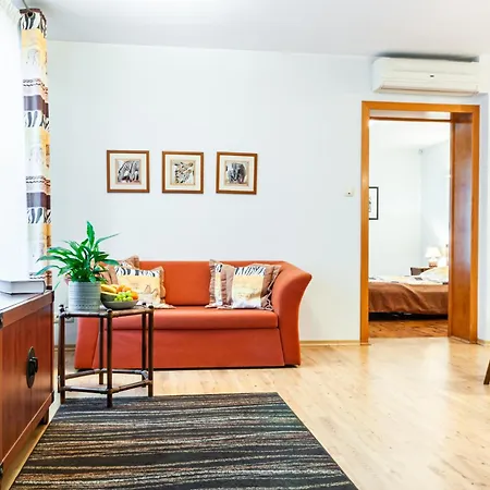 Home & Travel Apartamenty W Centrum Lodzi - Piotrkowska - Klimatyzacja - Parking - Manufaktura - Off Piotrkowska - Ec1 - Atlas Arena - Orientarium - Monopolis Łódź