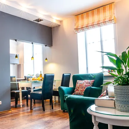 & Travel Aparthotel 3*
