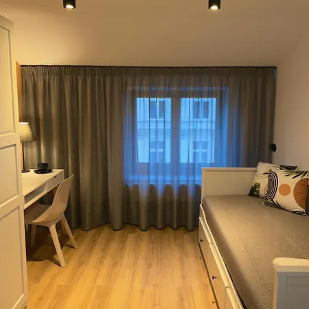 Home & Travel Apartamenty W Centrum Lodzi - Piotrkowska - Klimatyzacja - Parking - Manufaktura - Off Piotrkowska - Ec1 - Atlas Arena - Orientarium - Monopolis Apart Otel