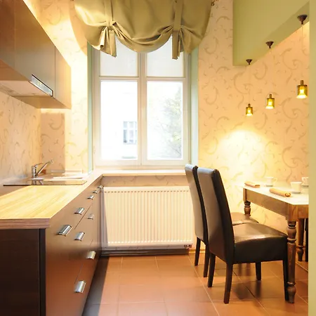 Home & Travel Apartamenty W Centrum Lodzi - Piotrkowska - Klimatyzacja - Parking - Manufaktura - Off Piotrkowska - Ec1 - Atlas Arena - Orientarium - Monopolis