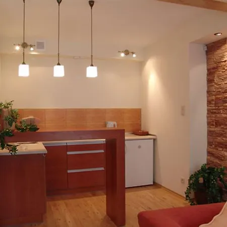 Home & Travel Apartamenty W Centrum Lodzi - Piotrkowska - Klimatyzacja - Parking - Manufaktura - Off Piotrkowska - Ec1 - Atlas Arena - Orientarium - Monopolis Apart Otel 3*