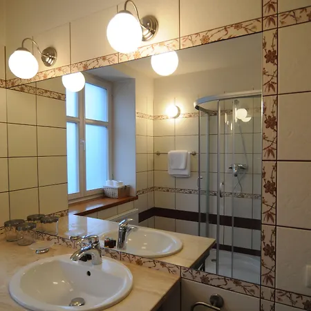 Home & Travel Apartamenty W Centrum Lodzi - Piotrkowska - Klimatyzacja - Parking - Manufaktura - Off Piotrkowska - Ec1 - Atlas Arena - Orientarium - Monopolis Apart Otel Łódź