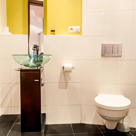 Home & Travel Apartamenty W Centrum Lodzi - Piotrkowska - Klimatyzacja - Parking - Manufaktura - Off Piotrkowska - Ec1 - Atlas Arena - Orientarium - Monopolis Apart Otel 3*