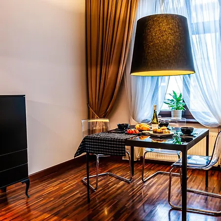 Apart Otel Home & Travel Apartamenty W Centrum Lodzi - Piotrkowska - Klimatyzacja - Parking - Manufaktura - Off Piotrkowska - Ec1 - Atlas Arena - Orientarium - Monopolis 3*