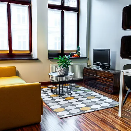 Home & Travel Apartamenty W Centrum Lodzi - Piotrkowska - Klimatyzacja - Parking - Manufaktura - Off Piotrkowska - Ec1 - Atlas Arena - Orientarium - Monopolis Apart Otel