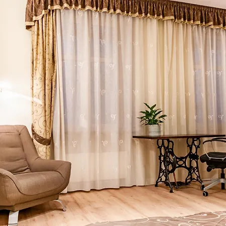 Home & Travel Apartamenty W Centrum Lodzi - Piotrkowska - Klimatyzacja - Parking - Manufaktura - Off Piotrkowska - Ec1 - Atlas Arena - Orientarium - Monopolis Apart Otel 3*