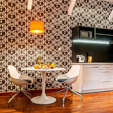 Home & Travel Apartamenty W Centrum Lodzi - Piotrkowska - Klimatyzacja - Parking - Manufaktura - Off Piotrkowska - Ec1 - Atlas Arena - Orientarium - Monopolis Apart Otel Łódź