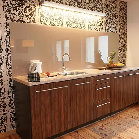 Home & Travel Apartamenty W Centrum Lodzi - Piotrkowska - Klimatyzacja - Parking - Manufaktura - Off Piotrkowska - Ec1 - Atlas Arena - Orientarium - Monopolis Apart Otel 3*