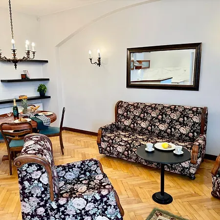 Home & Travel Apartamenty W Centrum Lodzi - Piotrkowska - Klimatyzacja - Parking - Manufaktura - Off Piotrkowska - Ec1 - Atlas Arena - Orientarium - Monopolis Apart Otel 3*