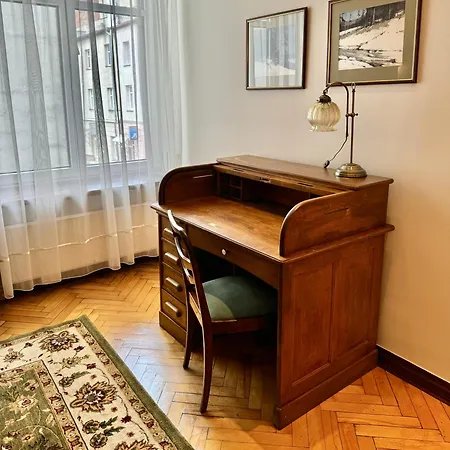 Apart Otel Home & Travel Apartamenty W Centrum Lodzi - Piotrkowska - Klimatyzacja - Parking - Manufaktura - Off Piotrkowska - Ec1 - Atlas Arena - Orientarium - Monopolis Łódź