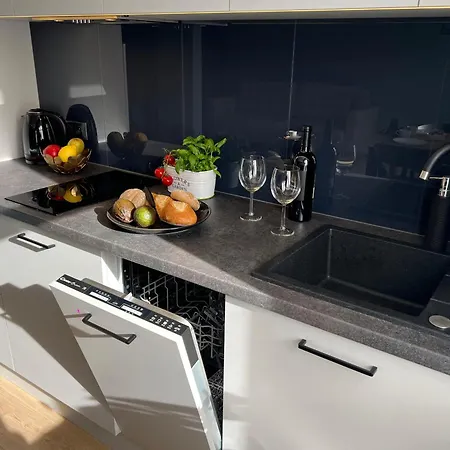 Home & Travel Apartamenty W Centrum Lodzi - Piotrkowska - Klimatyzacja - Parking - Manufaktura - Off Piotrkowska - Ec1 - Atlas Arena - Orientarium - Monopolis Apart Otel Łódź