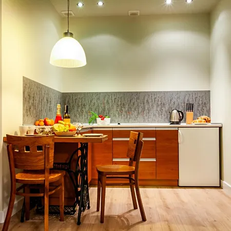 Home & Travel Apartamenty W Centrum Lodzi - Piotrkowska - Klimatyzacja - Parking - Manufaktura - Off Piotrkowska - Ec1 - Atlas Arena - Orientarium - Monopolis 3*