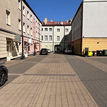 Lägenhetshotell & Travel W Centrum Lodzi - Piotrkowska - Klimatyzacja - Manufaktura - Off Piotrkowska - Ec1 - Atlas Arena - Orientarium - Monopolis 3*