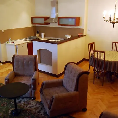 & Travel Aparthotel 3*