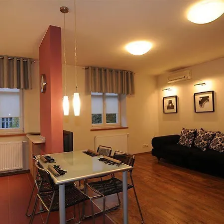 Home & Travel Apartamenty W Centrum Lodzi - Piotrkowska - Klimatyzacja - Parking - Manufaktura - Off Piotrkowska - Ec1 - Atlas Arena - Orientarium - Monopolis