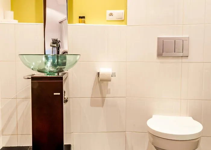 & Travel W Centrum Lodzi - Piotrkowska - Klimatyzacja - Parking - Manufaktura - Off Piotrkowska - Ec1 - Atlas Arena - Orientarium - Monopolis Apart-hotel 3*