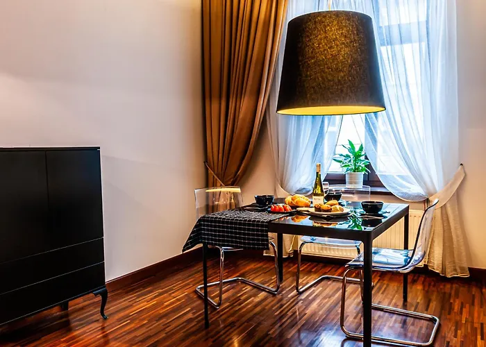 Apart-hotel & Travel W Centrum Lodzi - Piotrkowska - Klimatyzacja - Parking - Manufaktura - Off Piotrkowska - Ec1 - Atlas Arena - Orientarium - Monopolis 3*