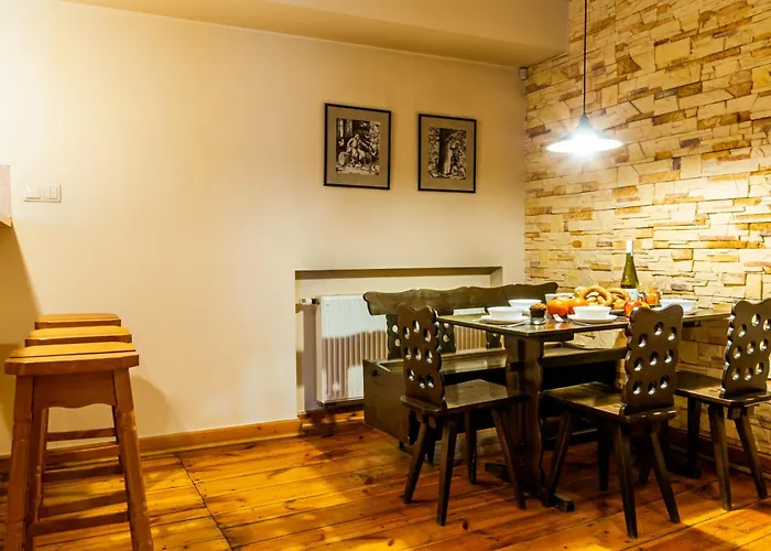 Apart-hotel & Travel W Centrum Lodzi - Piotrkowska - Klimatyzacja - Parking - Manufaktura - Off Piotrkowska - Ec1 - Atlas Arena - Orientarium - Monopolis 3*