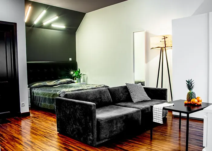 Apart-hotel & Travel W Centrum Lodzi - Piotrkowska - Klimatyzacja - Parking - Manufaktura - Off Piotrkowska - Ec1 - Atlas Arena - Orientarium - Monopolis 3*