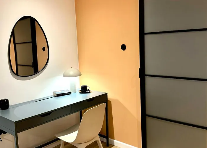 Apart-hotel & Travel W Centrum Lodzi - Piotrkowska - Klimatyzacja - Parking - Manufaktura - Off Piotrkowska - Ec1 - Atlas Arena - Orientarium - Monopolis 3*