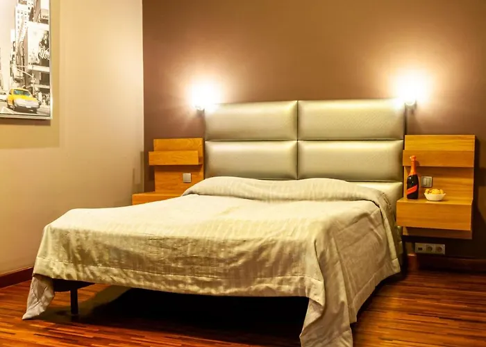 Apart-hotel & Travel W Centrum Lodzi - Piotrkowska - Klimatyzacja - Parking - Manufaktura - Off Piotrkowska - Ec1 - Atlas Arena - Orientarium - Monopolis 3*