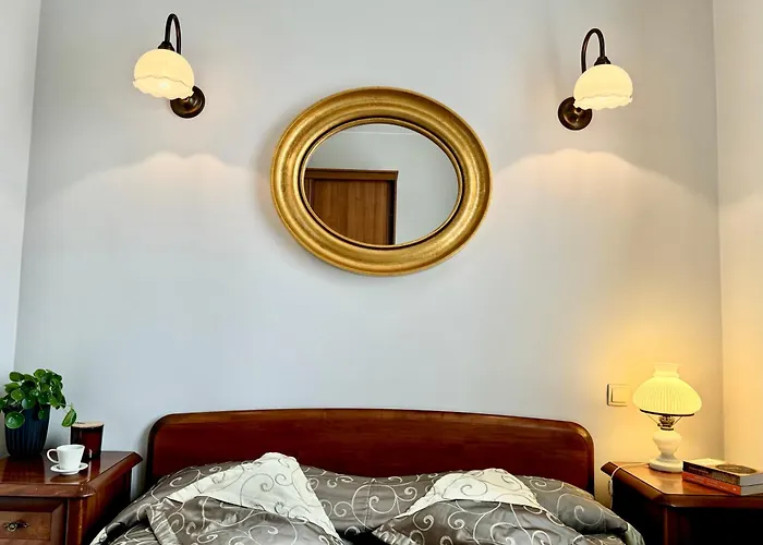 Apart-hotel & Travel W Centrum Lodzi - Piotrkowska - Klimatyzacja - Parking - Manufaktura - Off Piotrkowska - Ec1 - Atlas Arena - Orientarium - Monopolis 3*